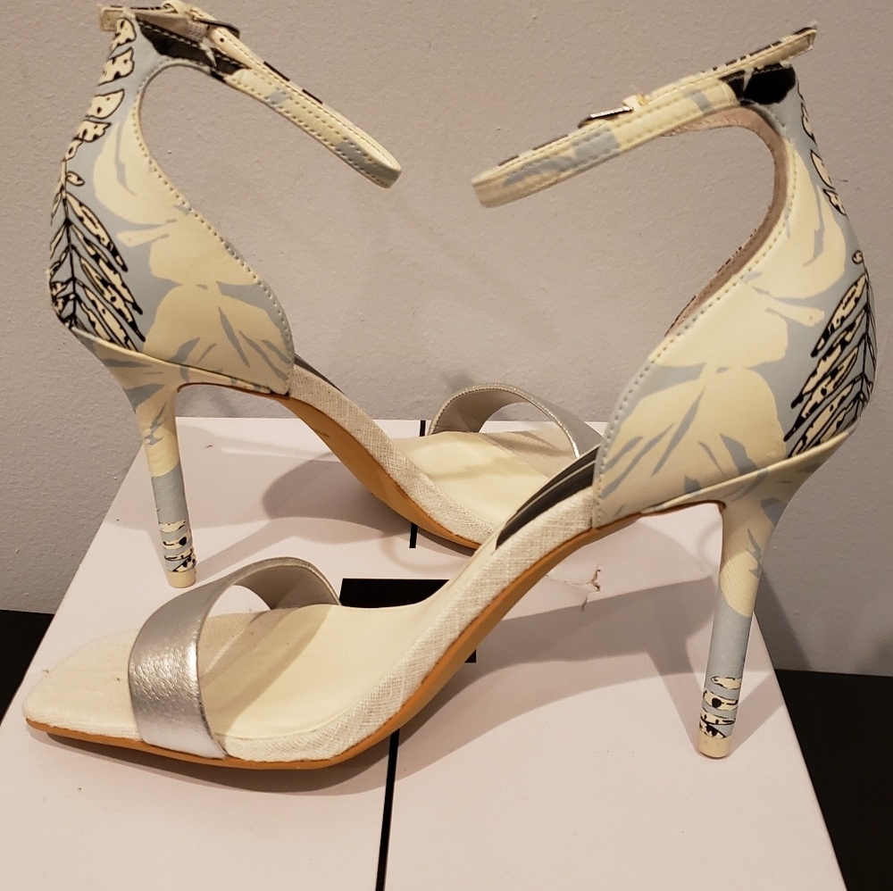 Dolce Vita_ Halo sky blue Ankle strap heels